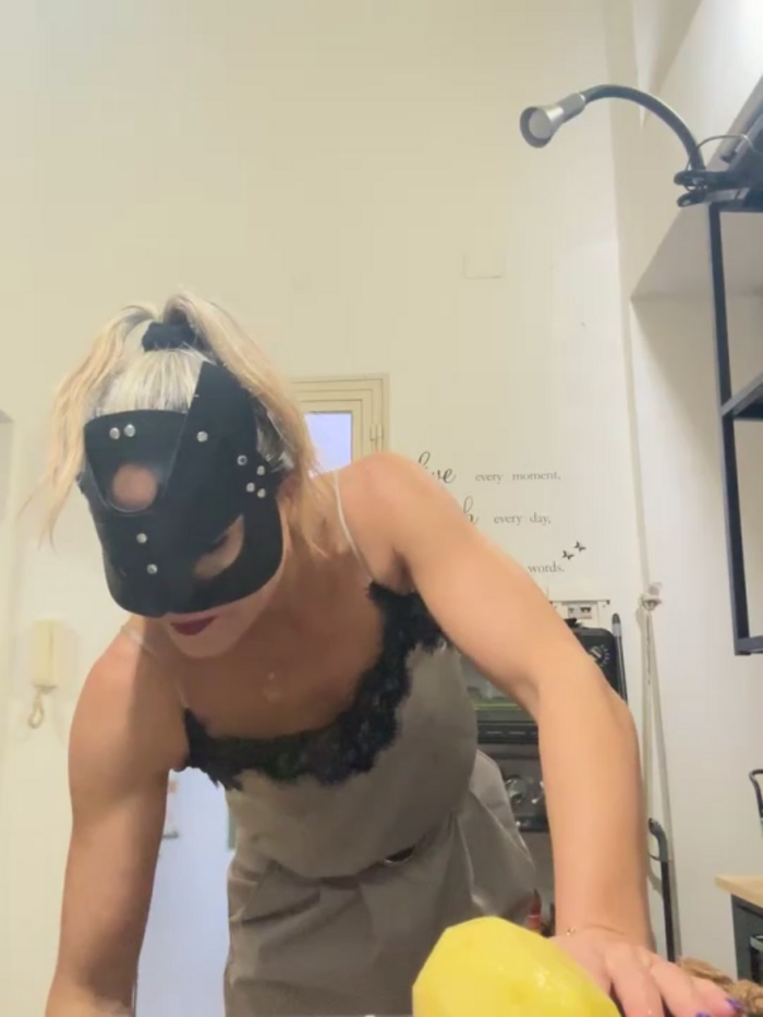 LadyScarlett-xk