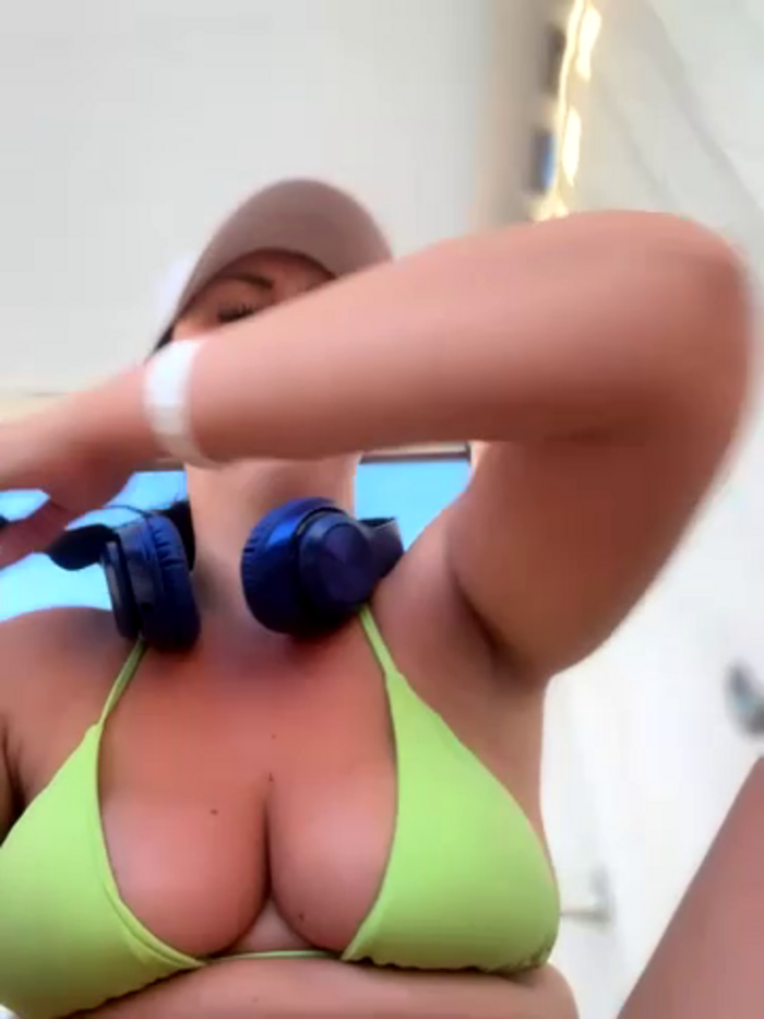 Young_hot_mom