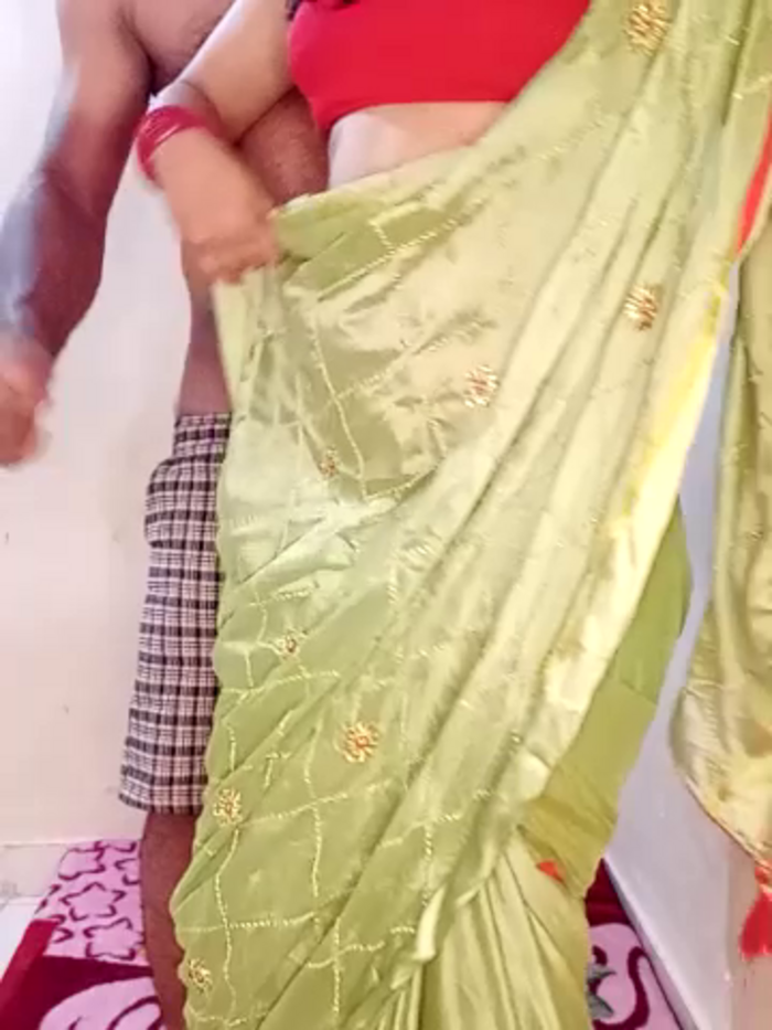 SEXY-nidhi-sharma