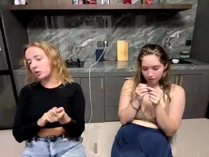 2024/10/25/stripchat-nura_n_sarah-10-33-27