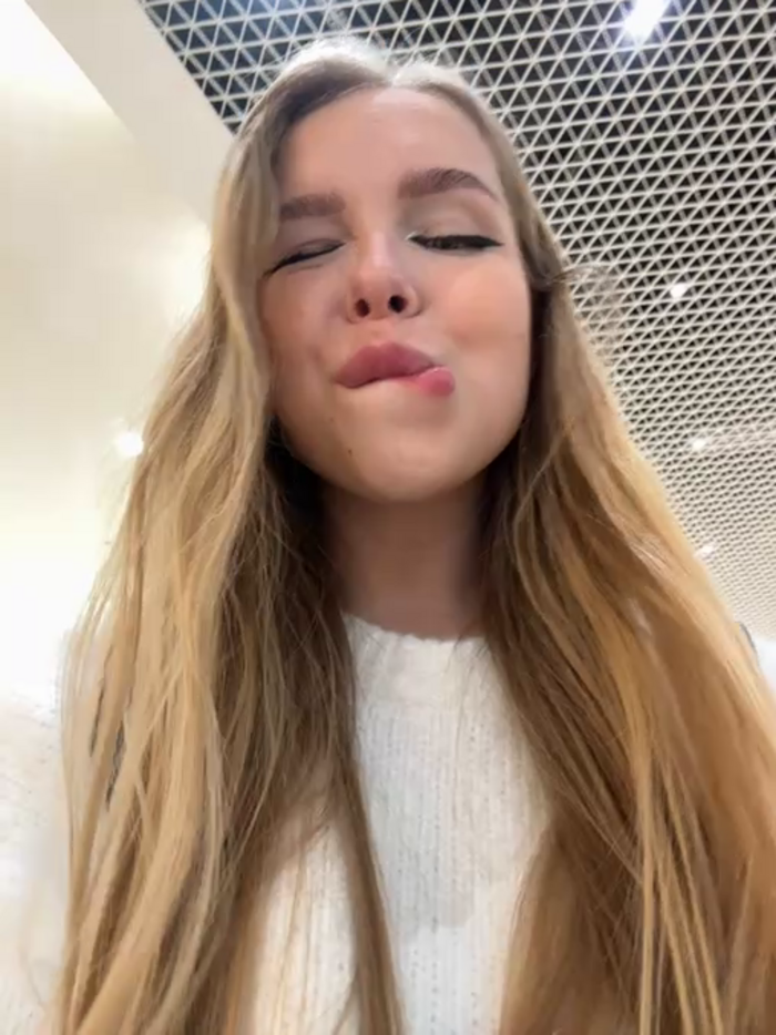 mur_girl