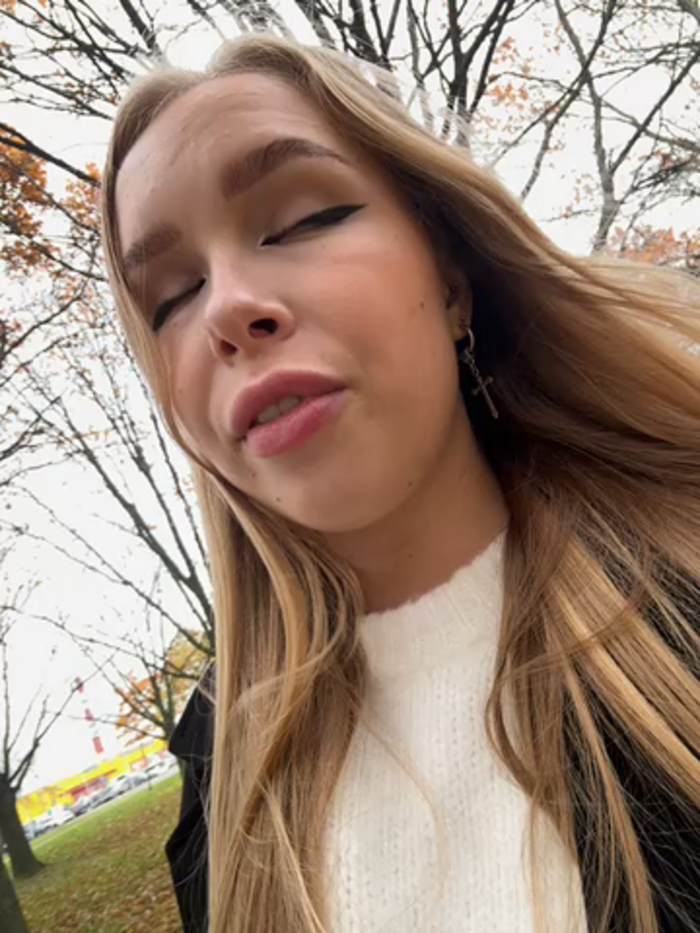 mur_girl