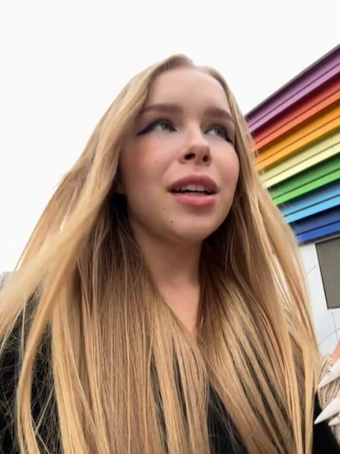 mur_girl