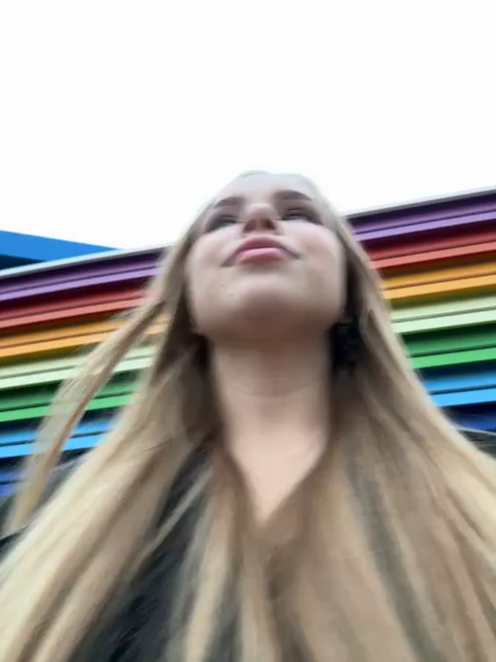 mur_girl
