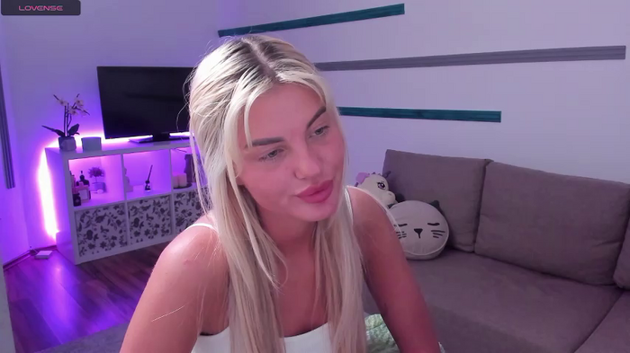 Nia_Blondie_X