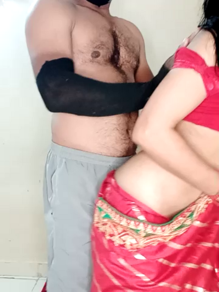 SEXY-nidhi-sharma