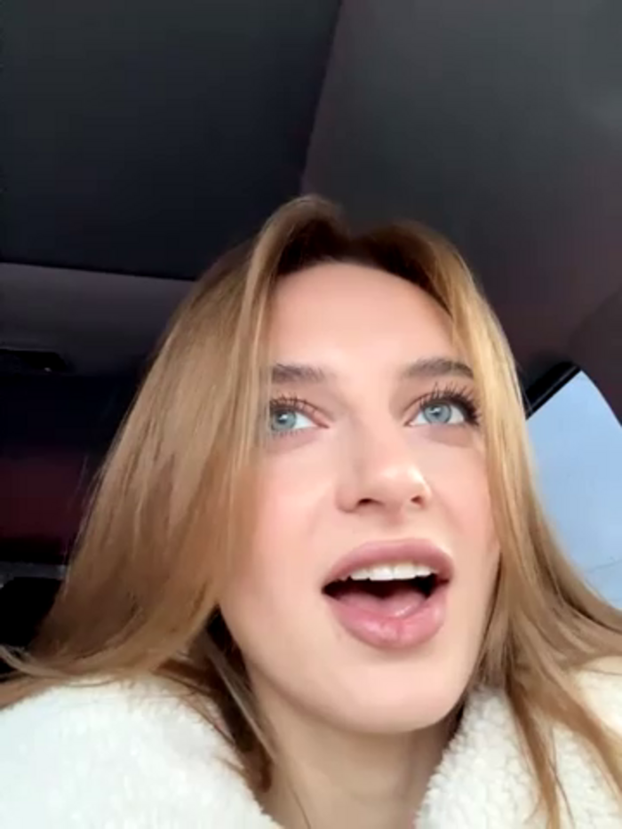 -AngelAri-