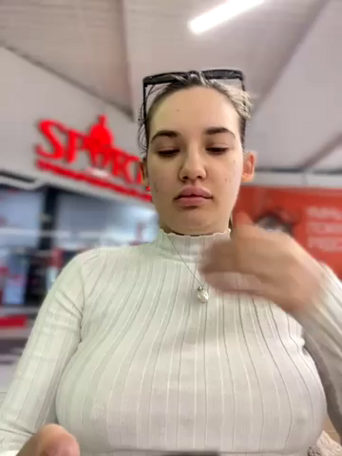 Holly_Molii