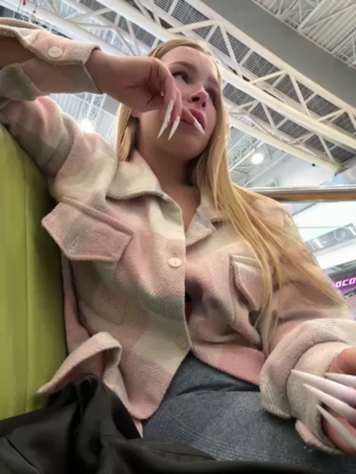 mur_girl