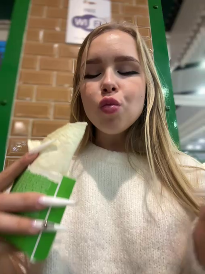 mur_girl
