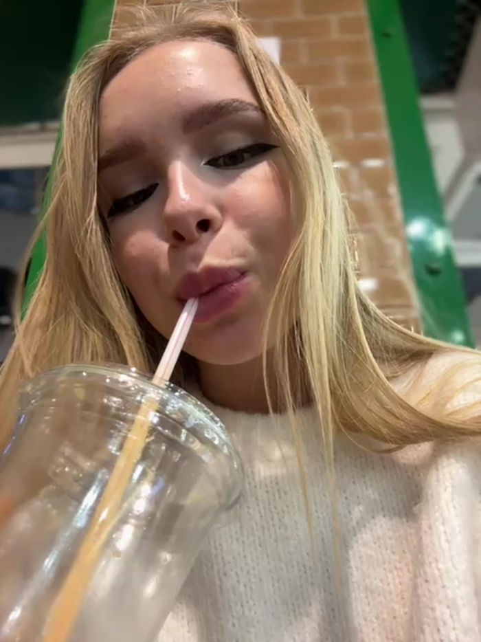 mur_girl