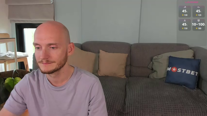 Liv_coy