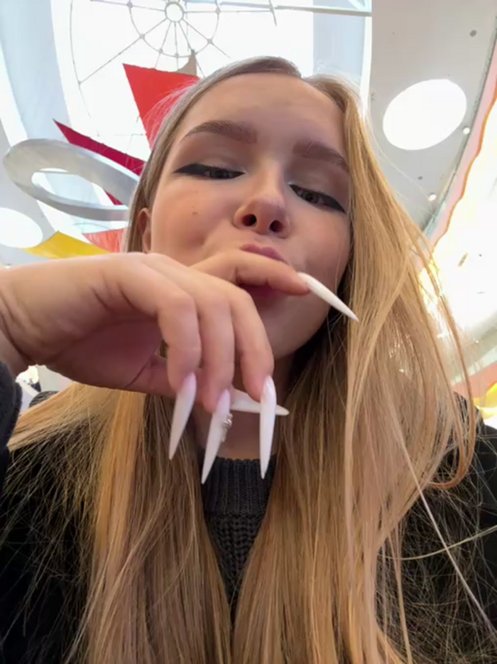 mur_girl