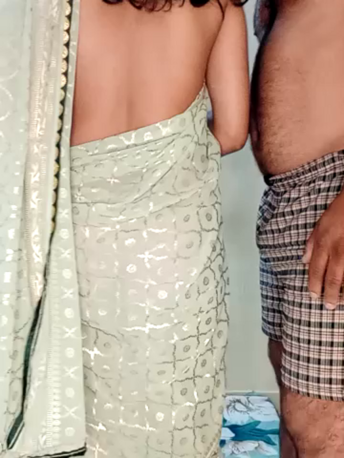 SEXY-nidhi-sharma