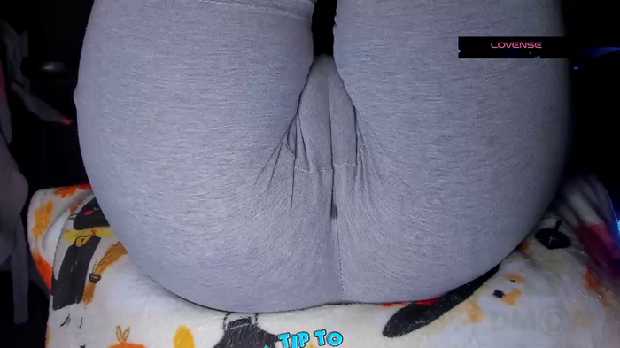 Cameltoe_squirt_inPants