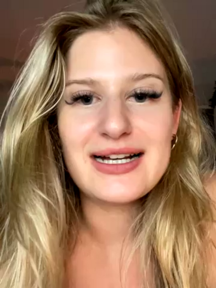 Busty-Ellie
