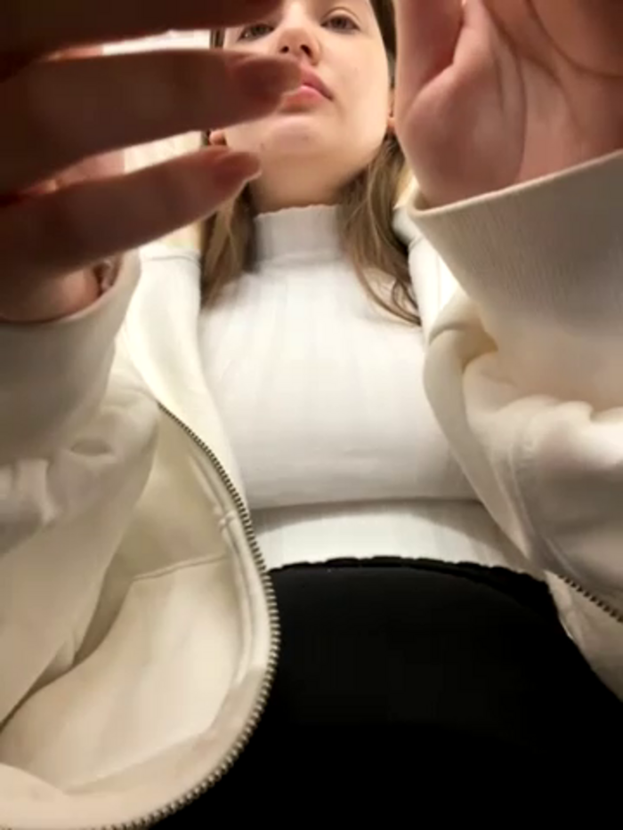 Holly_Molii