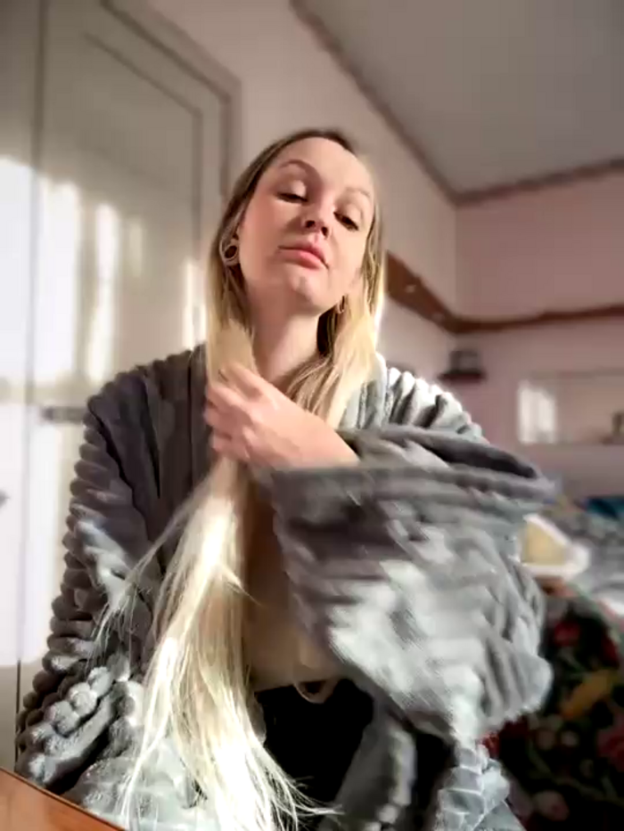 Teya_moon_
