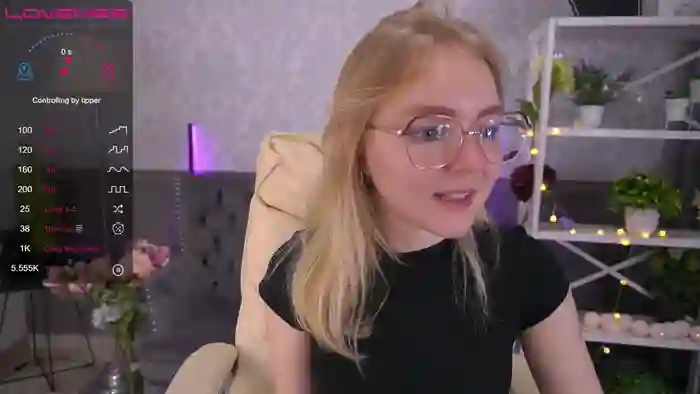 2024/11/11/stripchat-emilysunshines-00-34-56