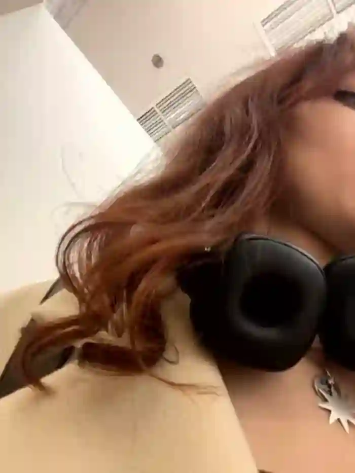 2024/11/11/stripchat-lily__belle-13-09-52