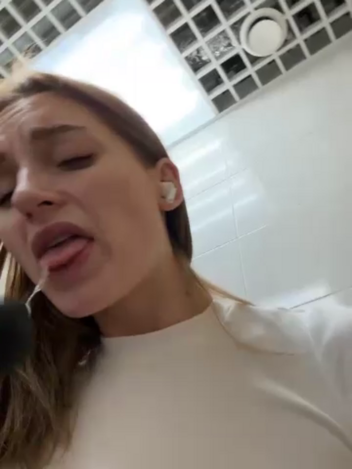 -AngelAri-