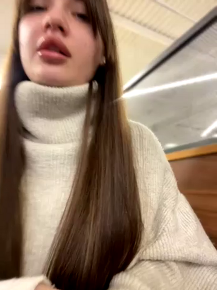 Holly_Molii