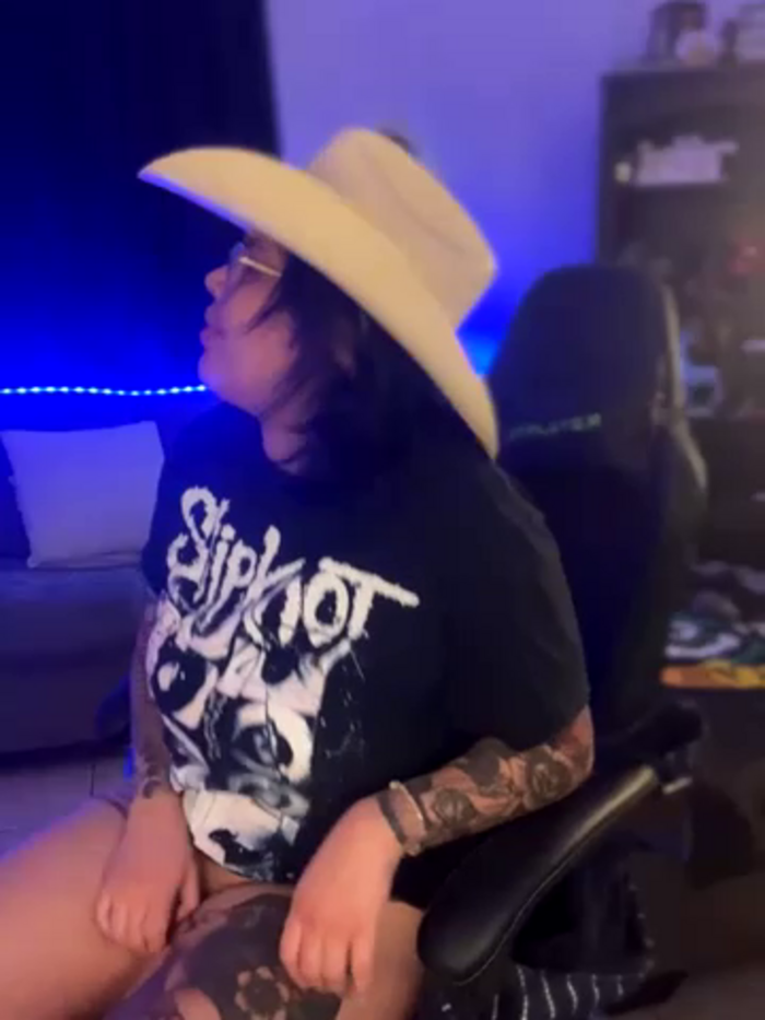 miacanela_xo