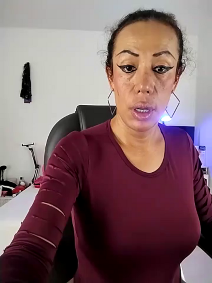 YOURSDEBORA