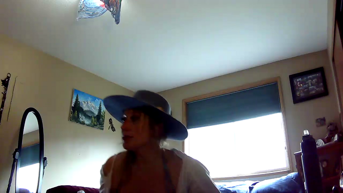 lilyhornyhousewife