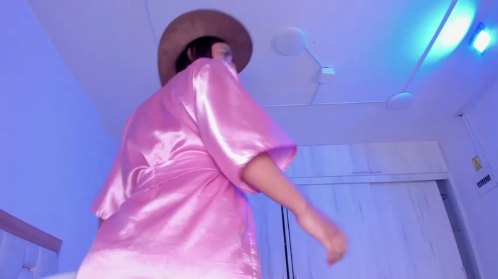 mia_hank