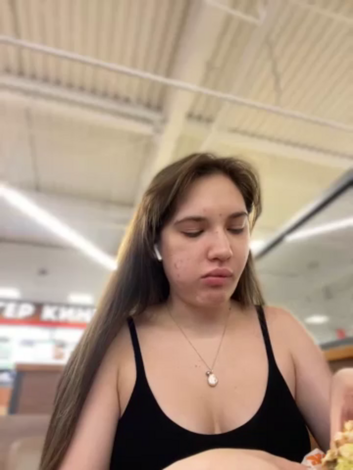 Holly_Molii