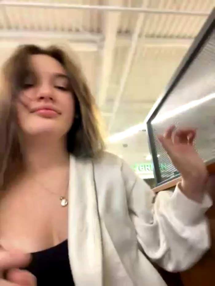 Holly_Molii