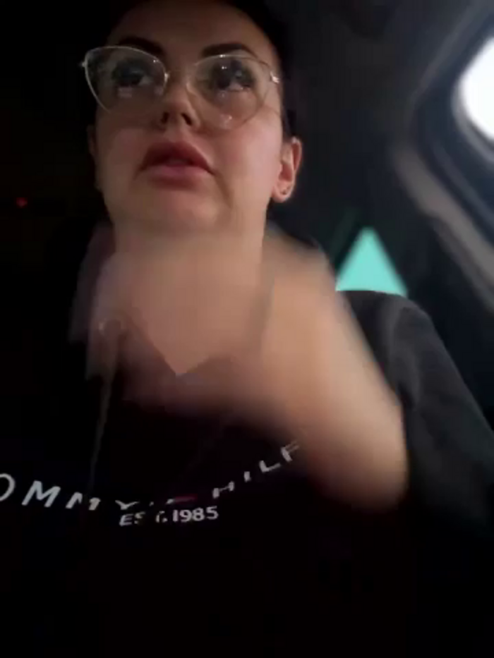YoungHotMom_