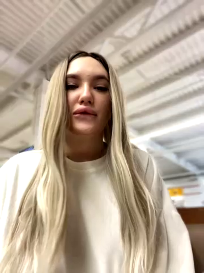 Holly_Molii