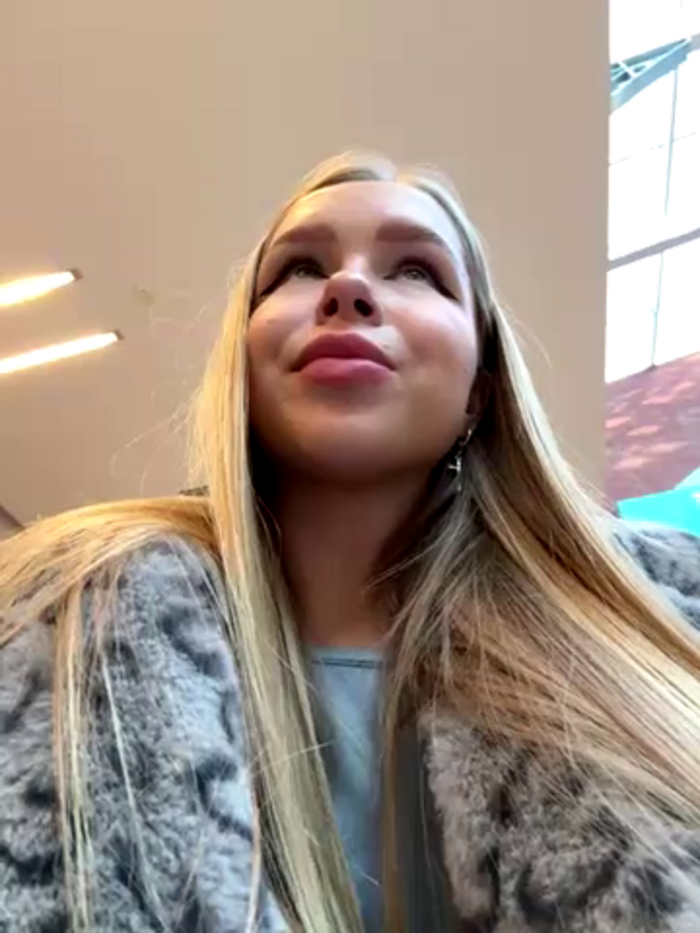 mur_girl
