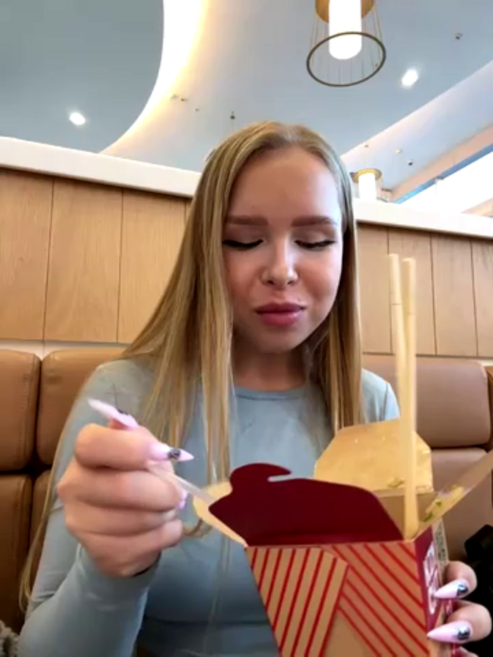 mur_girl