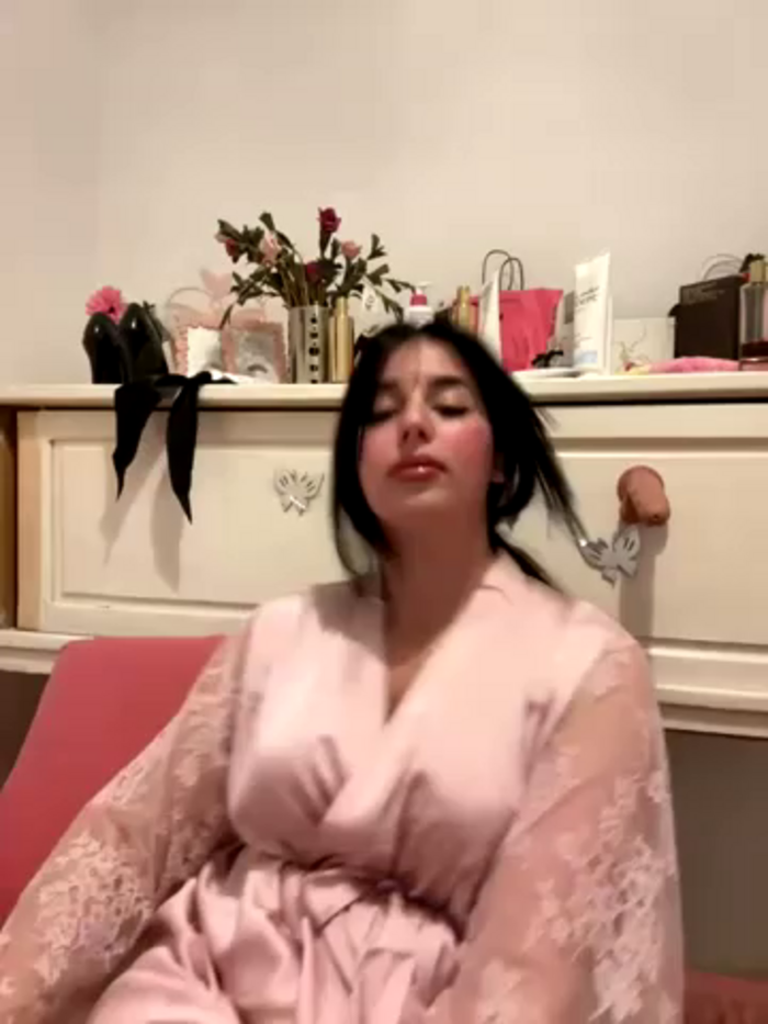 Hot_malak