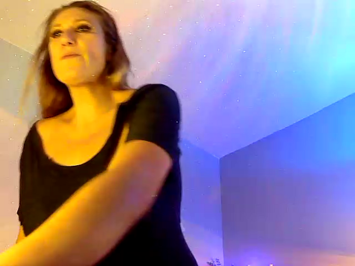 lilyhornyhousewife