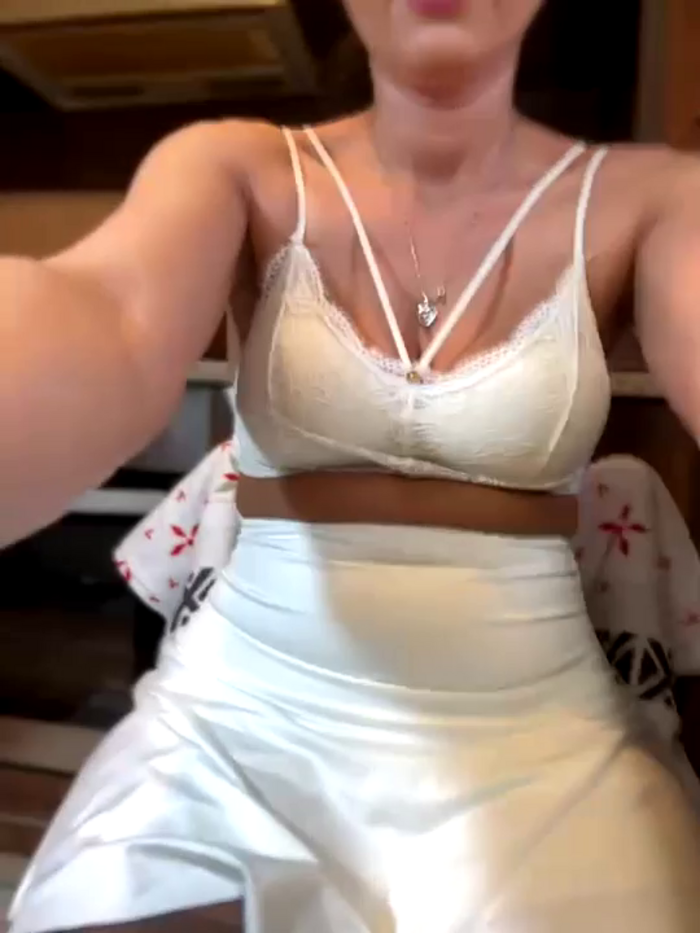 Hotmomcheckk_