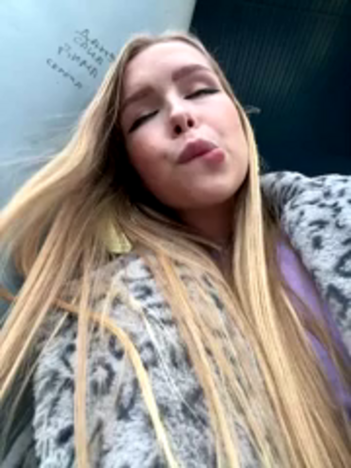 mur_girl