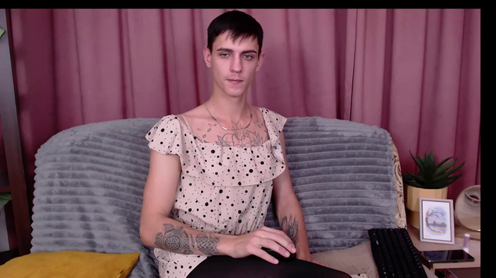 _CRYSTAL_tgirl