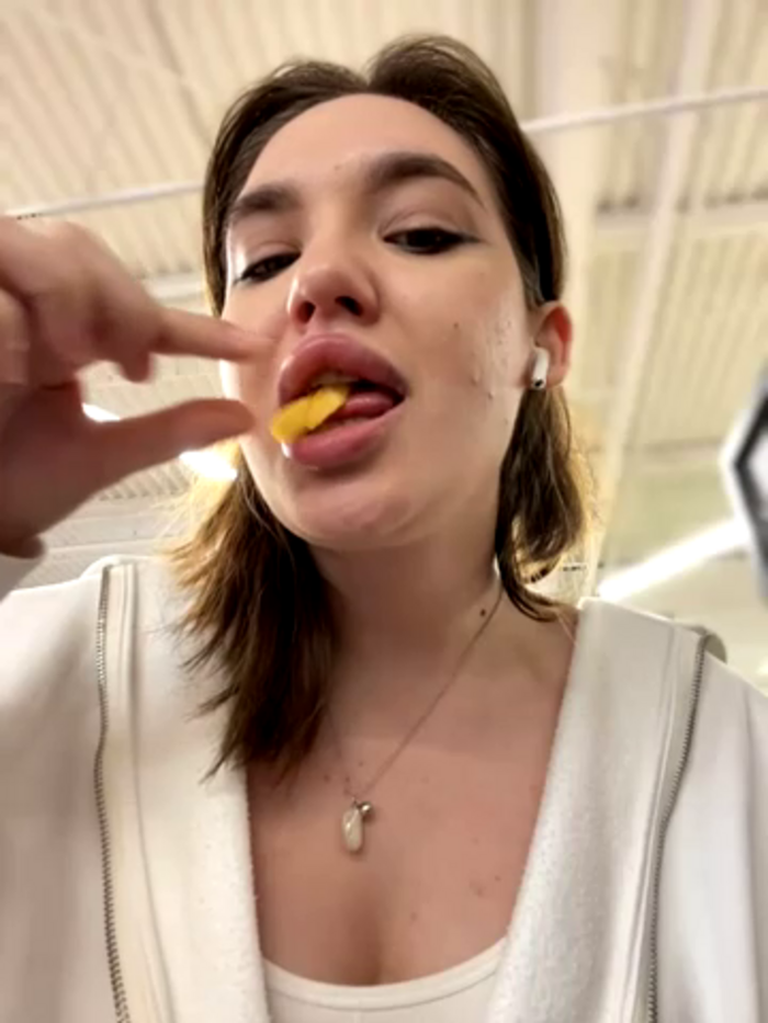Holly_Molii