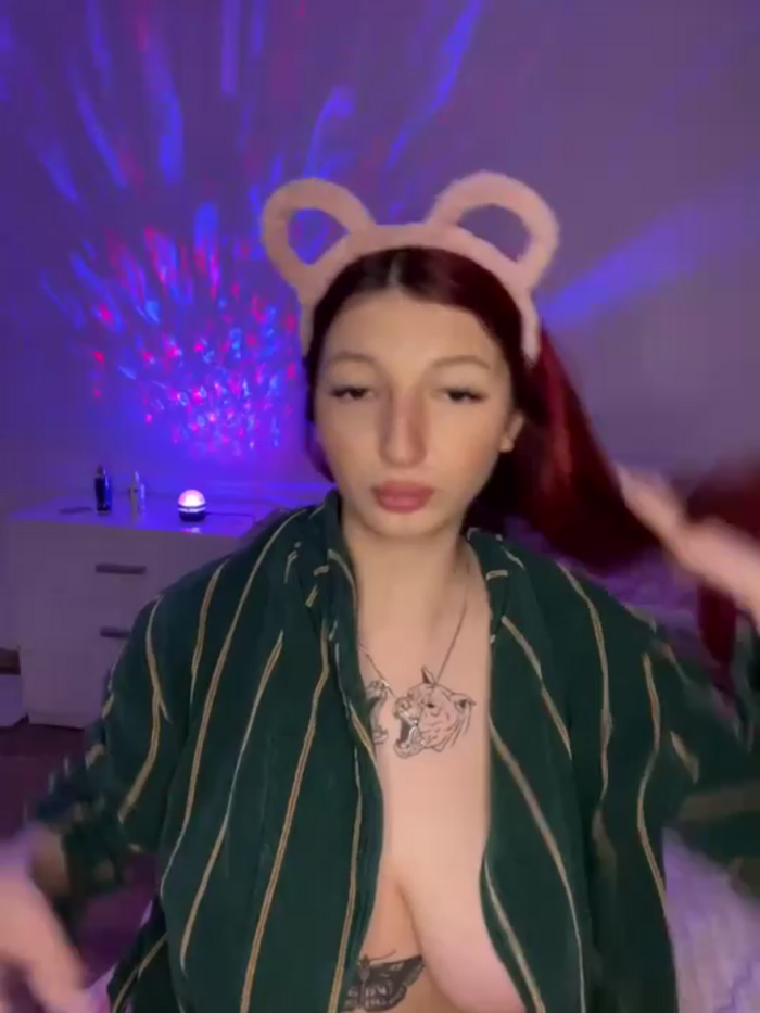Alissa_kiss