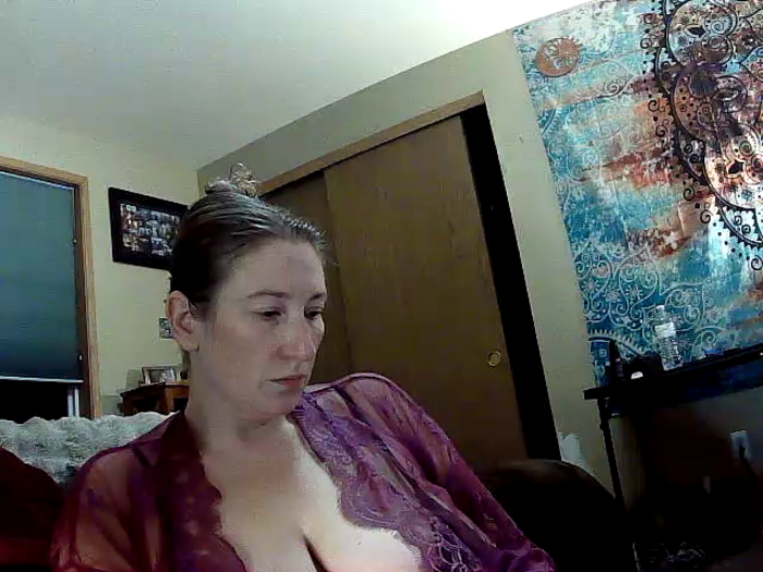 lilyhornyhousewife