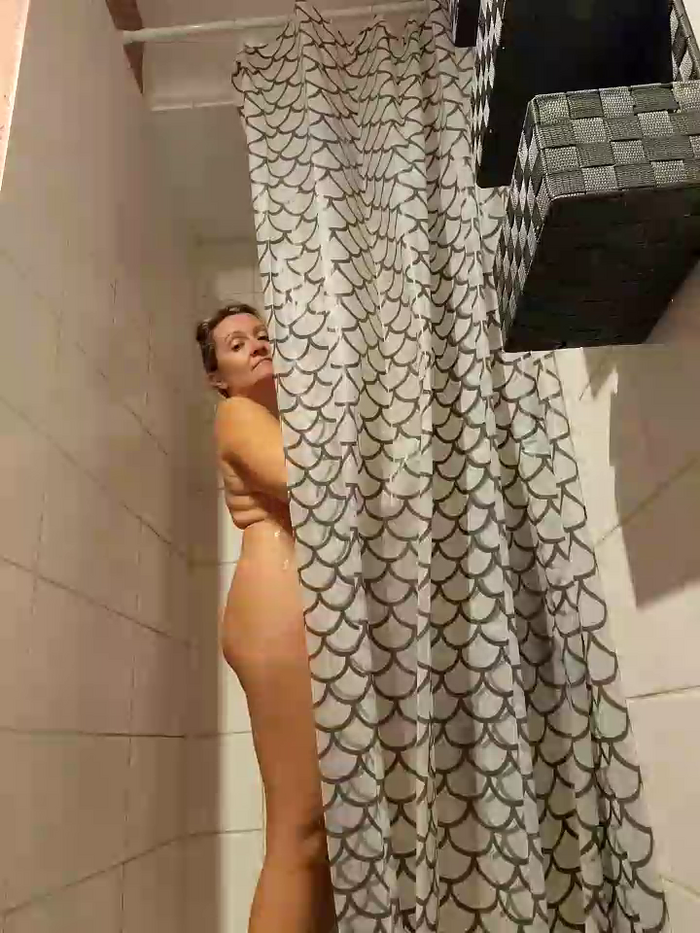 lady_charlyne