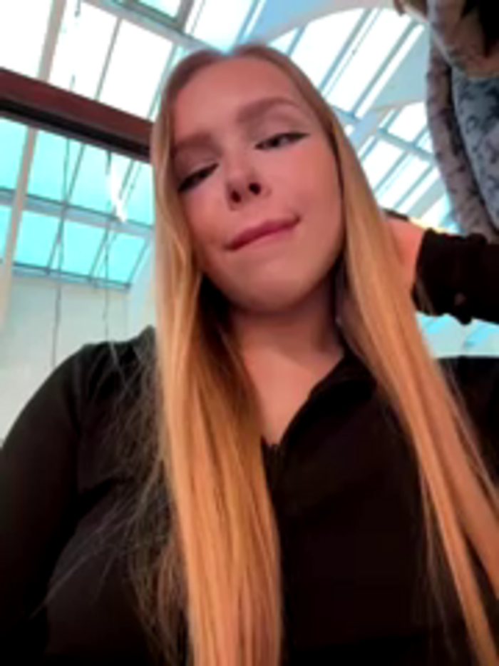 mur_girl