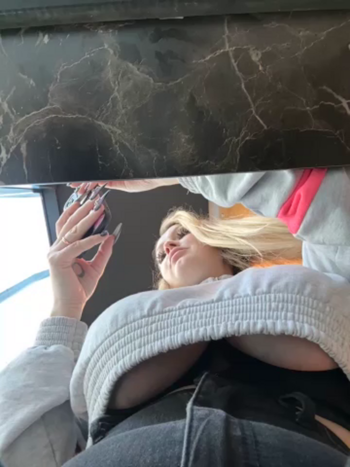 Teya_moon_
