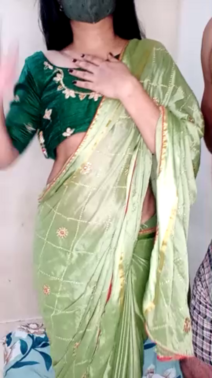 SEXY-nidhi-sharma