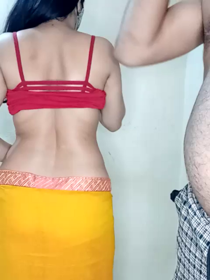 SEXY-nidhi-sharma