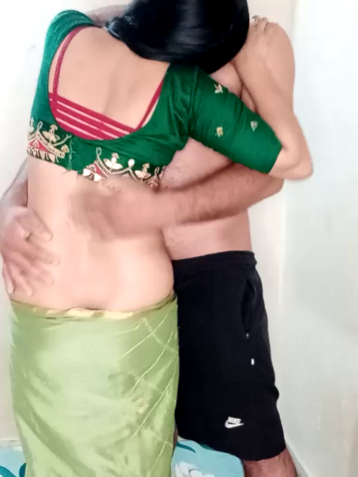 SEXY-nidhi-sharma